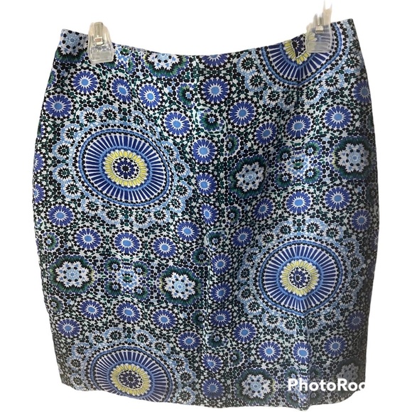 A Banana Republic colourful skirt in size 6 petite - Picture 2 of 9